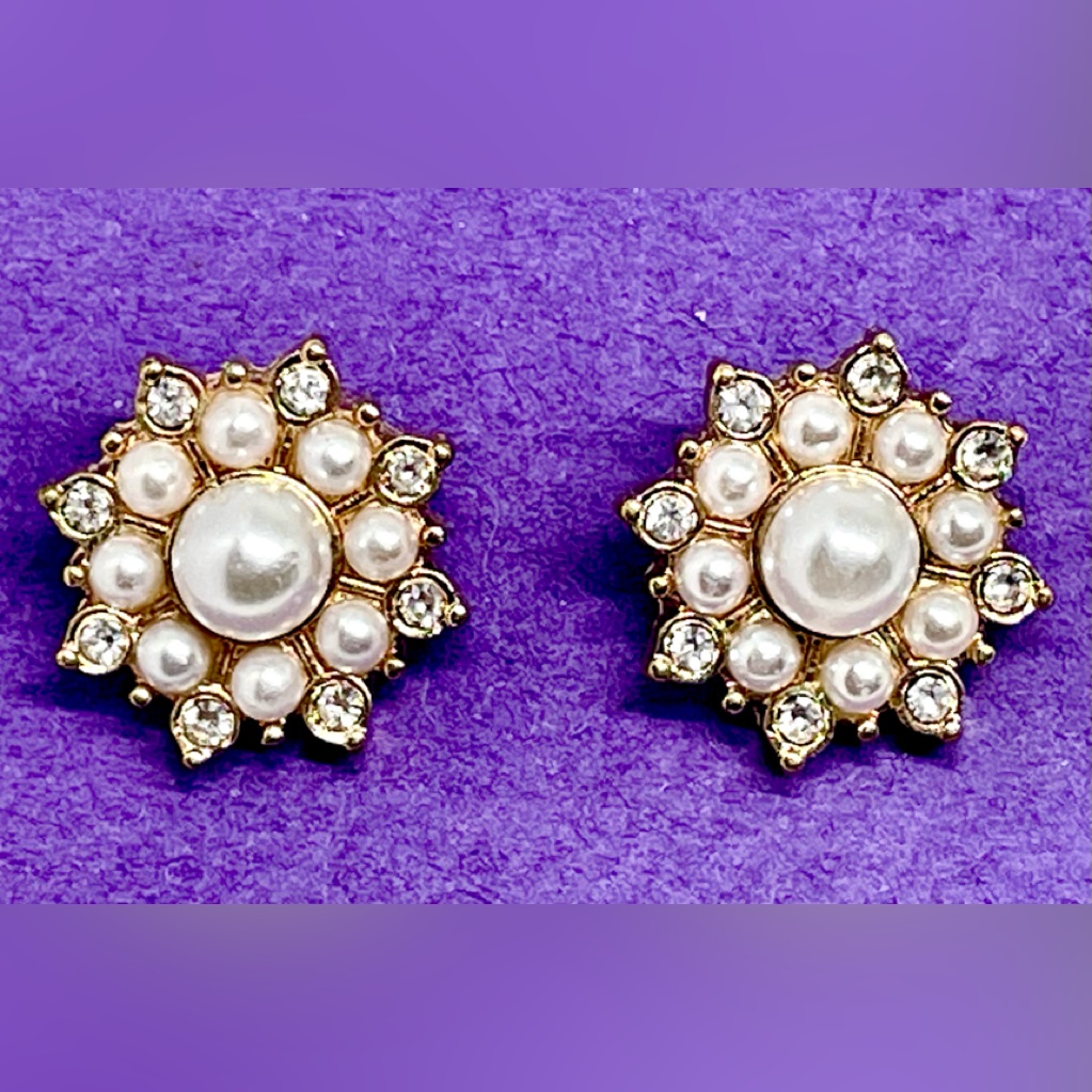 Nicole Miller White Pearl Crystal Rhinestone Halo Flower Floral Stud Earrings 10$